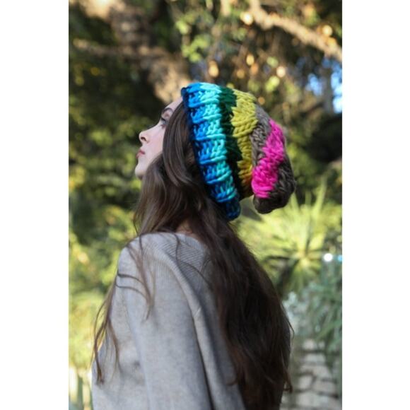 Oversized Chunky Yarn Rainbow Beanie - Picture 3 of 4